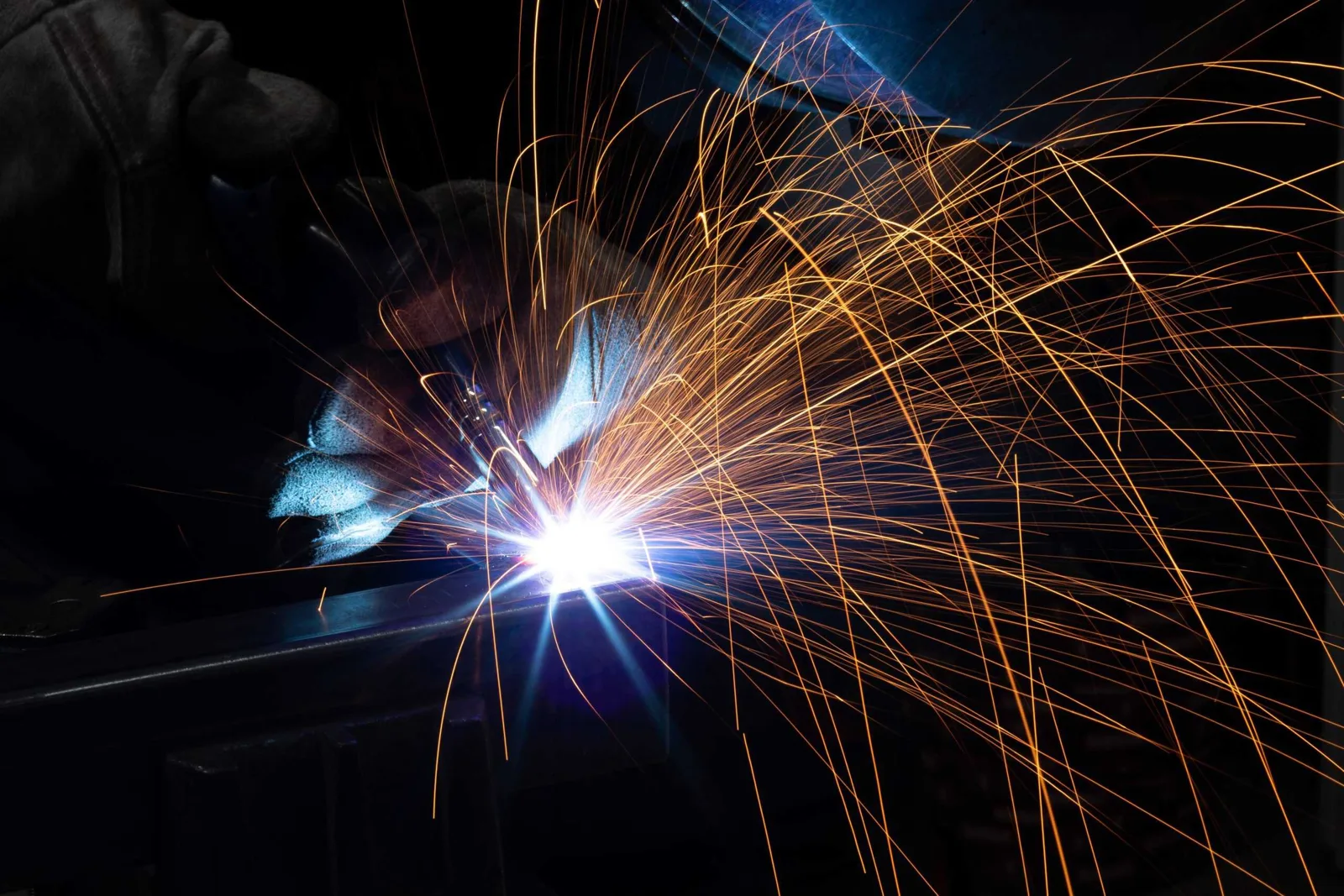 Welding process photograph from Expert Machine’s official website