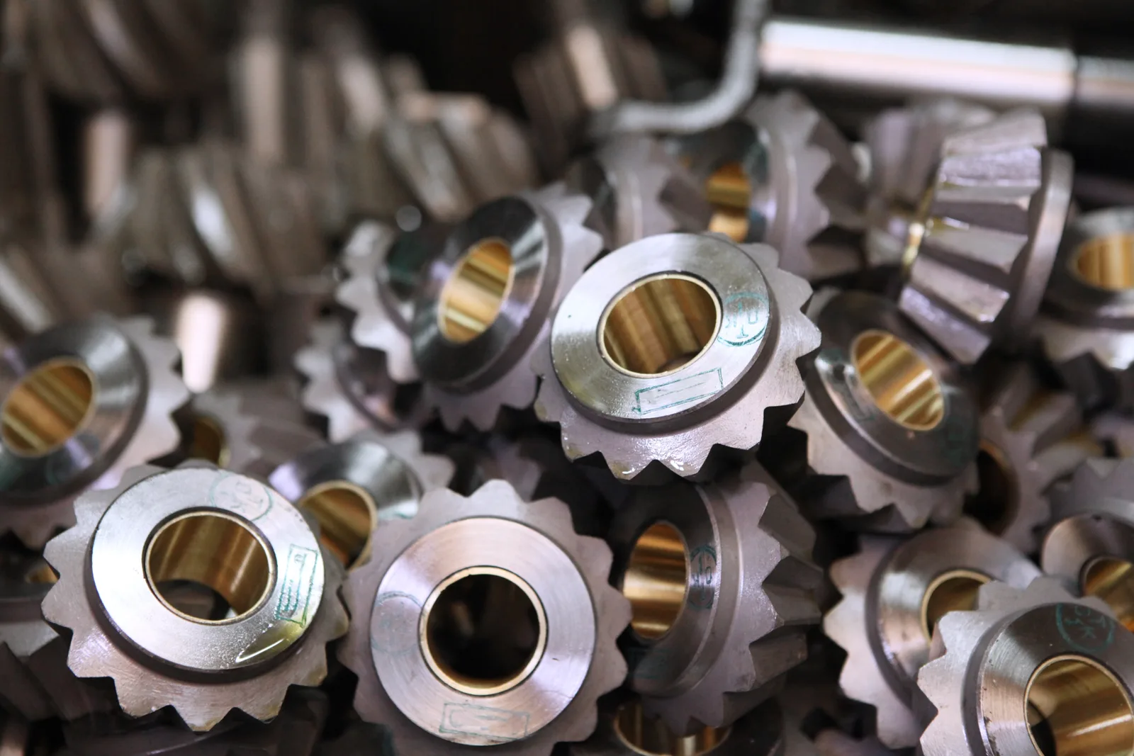 Industrial machine components pictured on the official Expert Machine site